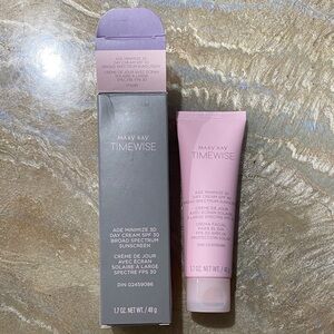 Mary Kay Age Minimize Day Cream Combin to Oily Skin / New in Box / Read Descrip